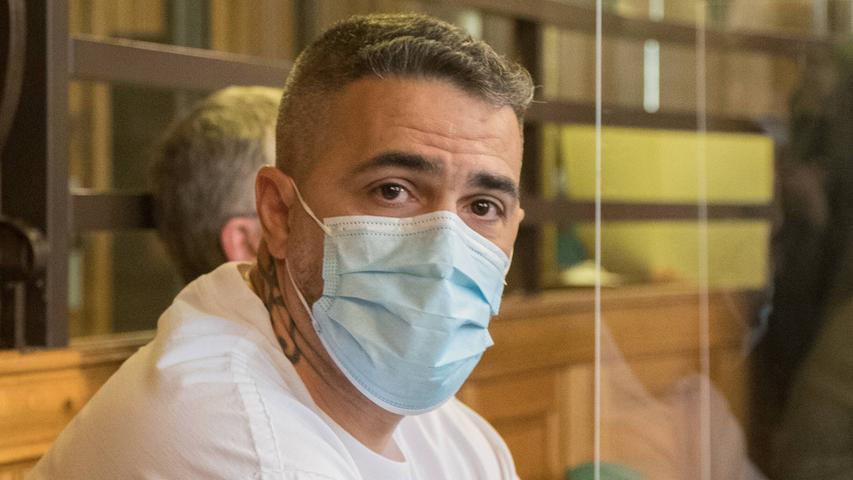 Der Prozess gegen einen Berliner Clanchef musste Ende Oktober wegen der Corona-Infektion von Rapper Bushido eine Zwangspause von zwei Wochen einlegen. Der Rapper ist in dem Verfahren mutmaßliches Opfer und Nebenkläger.