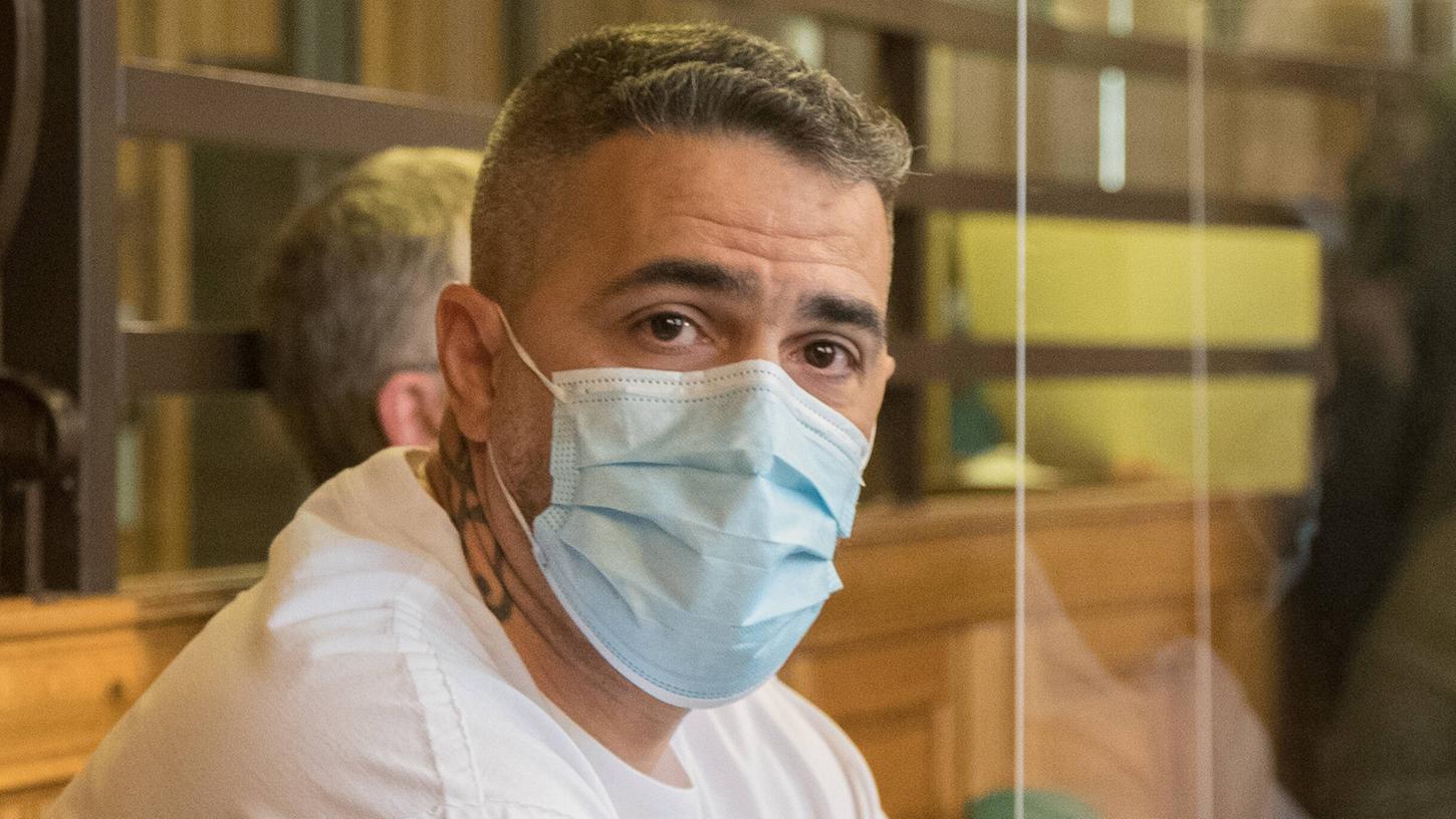 Rapper Bushido soll am Montag weiter als Zeuge gegen einen Berliner Clanchef aussagen.
Rapper Bushido soll am Montag weiter als Zeuge gegen einen Berliner Clanchef aussagen.