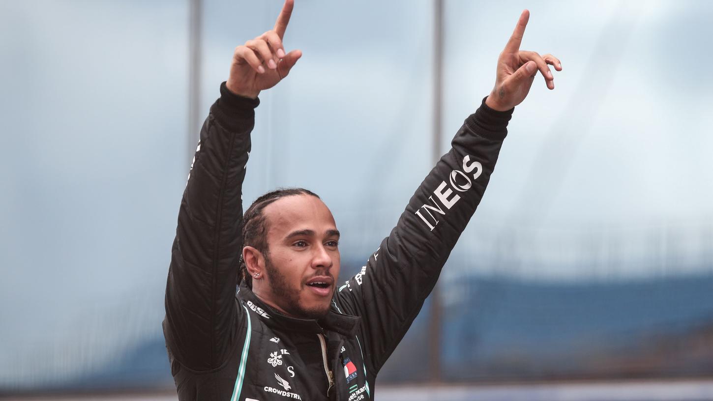 Der 35-jährige Mercedes-Pilot sicherte sich erneut vorzeitig den Weltmeistertitel. Er fuhr beim großen Preis von Istanbul als Erster über die Ziellinie.