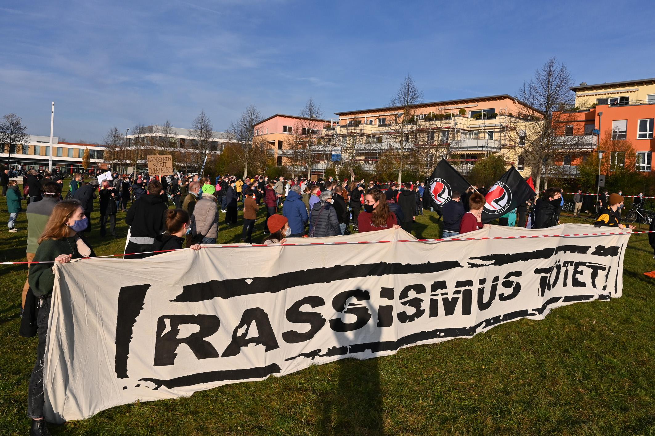 Viel Polizei, wenige Teilnehmer "Querdenker"Demo in Erlangen Nordbayern