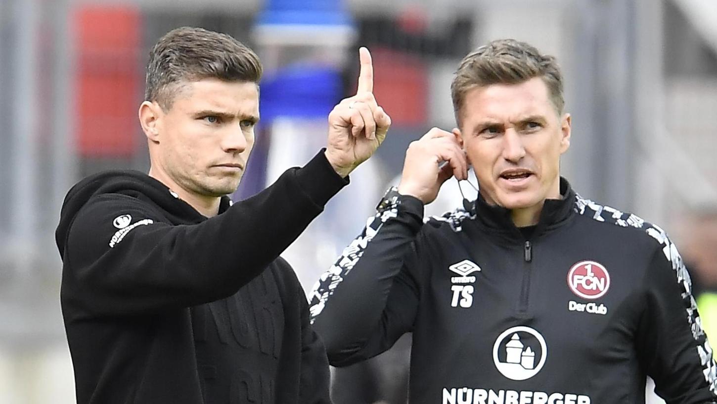 "Wir haben eine ähnliche Idee von Fußball und Training": Nürnbergs Cheftrainer Robert Klauß und sein Assistent Tobias Schweinsteiger (re.).