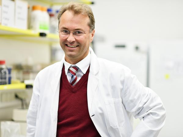 Prof. Dr. med. Klaus Überla, Direktor der Virologie in Erlangen.