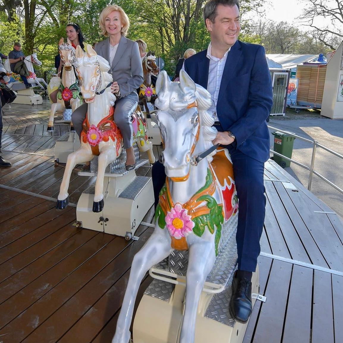 Markus Söder mit Julia Lehner auf dem Nürnberger Frühlingsfest 2019.