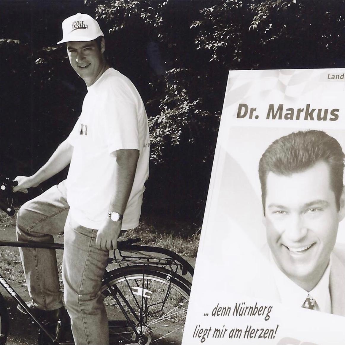 So hat der CSU-Chef in frühen Jahren Wahlkampf gemacht. Im September 2017 erinnerte sich Söder mit diesem Beitrag.