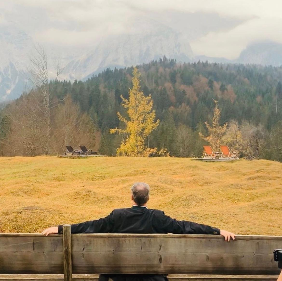 Am 25. Oktober 2019 präsentierte sich Söder auf seinem Kanal nachdenklich in der Natur.
