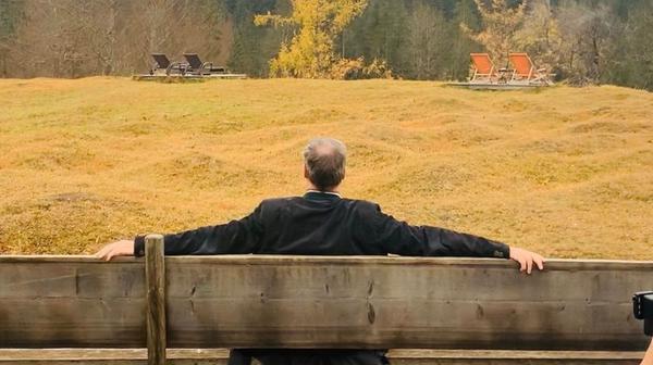 Am 25. Oktober 2019 präsentierte sich Söder auf seinem Kanal nachdenklich in der Natur.