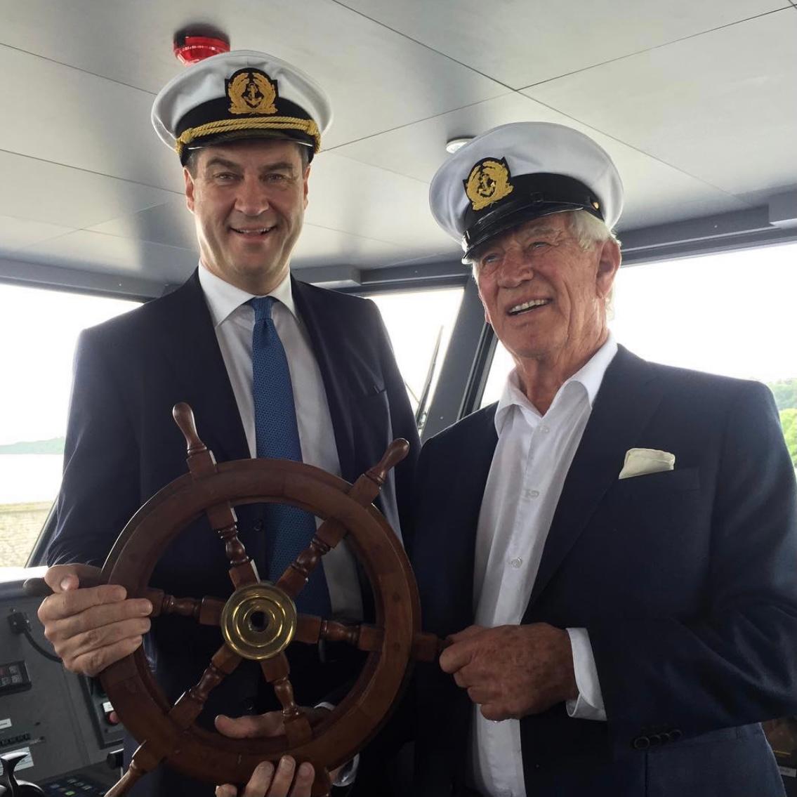 Im Juni 2016 postete Söder dieses Bild mit Traumschiff-Kapitän Siegfried Rauch.