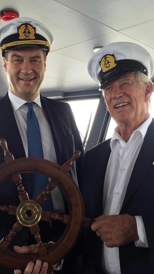 Im Juni 2016 postete Söder dieses Bild mit Traumschiff-Kapitän Siegfried Rauch.