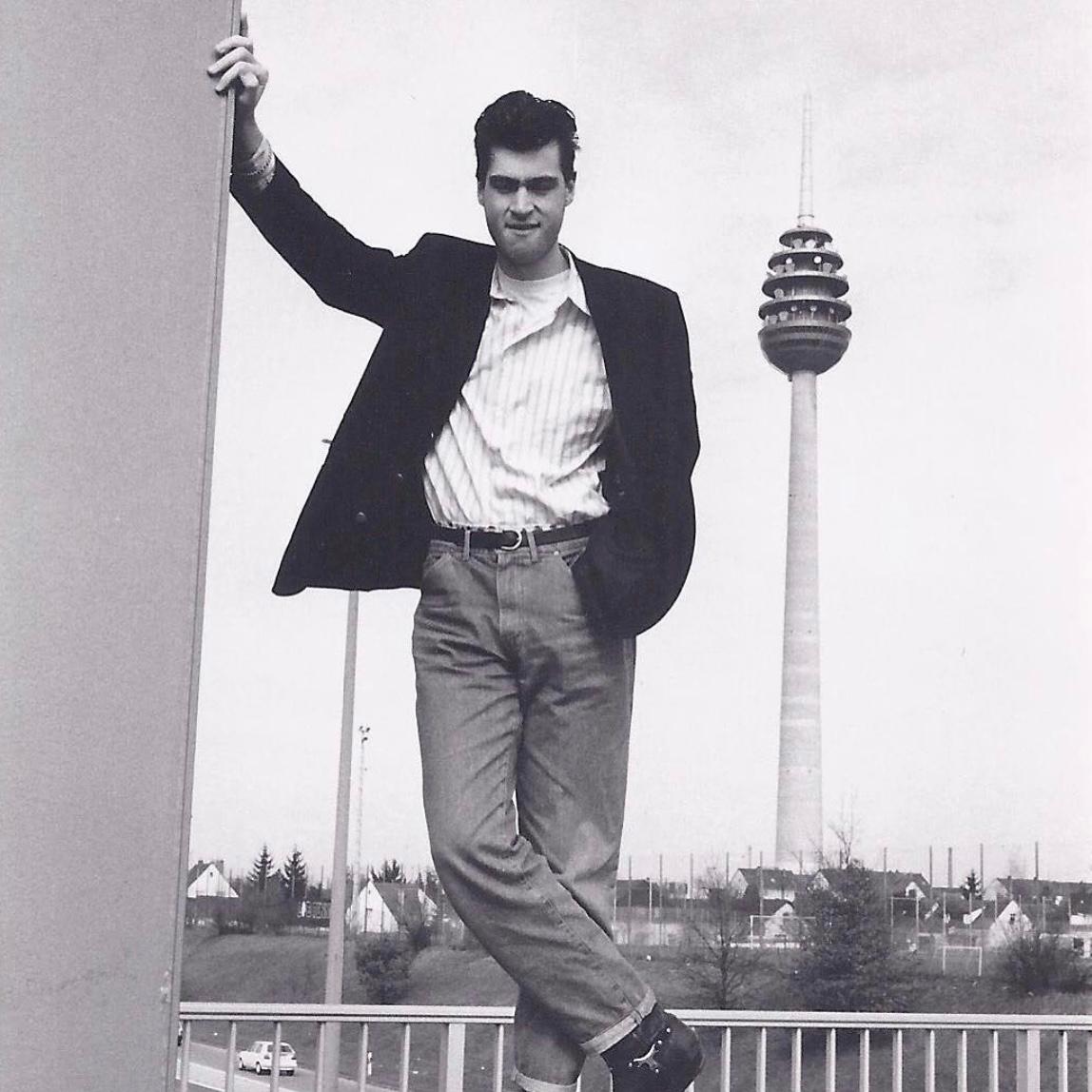 Am 16. November 2016 blickt Söder auf seinem Kanal mal wieder in seine Vergangenheit. Diese Aufnahme vor dem Nürnberger Fernsehturm ist über 30 Jahre alt.