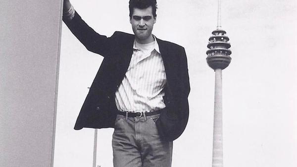 Am 16. November 2016 blickt Söder auf seinem Kanal mal wieder in seine Vergangenheit. Diese Aufnahme vor dem Nürnberger Fernsehturm ist über 30 Jahre alt.