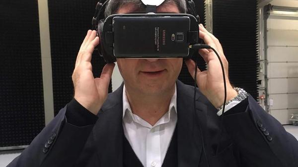 Söder bei einem Besuch am Fraunhofer-Institut 2016 in Nürnberg.