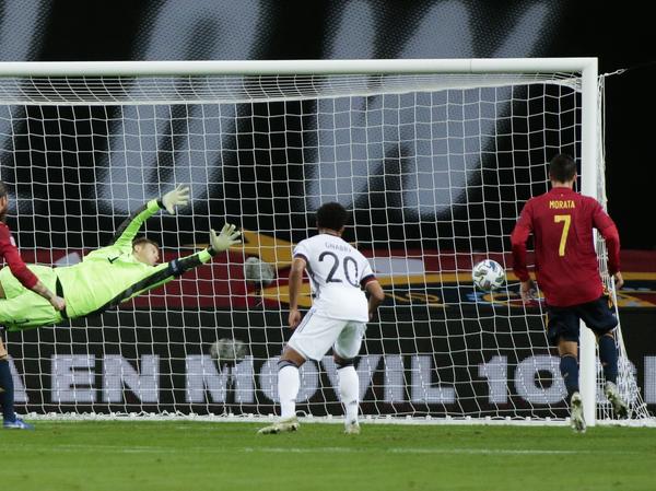 Das Unheil nimmt seinen Lauf: Seleccion-Stürmer Morata brachte die Iberer in einem denkwürdigen Spiel in Front. Das Unheil nimmt seinen Lauf: Seleccion-Stürmer Morata brachte die Iberer in einem denkwürdigen Spiel in Front.