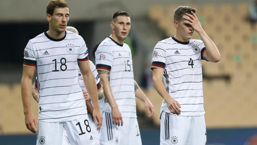 Sowohl in Deutschland als auch international zeichneten sich Schock und Verblüffung in den Medienberichten zum Auftritt der DFB-Elf in Spanien ab. The Guardian kommentierte kurz und knackig: "Die Mannschaft von Joachim Löw wurde nicht einfach nur zum ersten Mal seit 13 Spielen besiegt, sie wurde zunichtegemacht."
