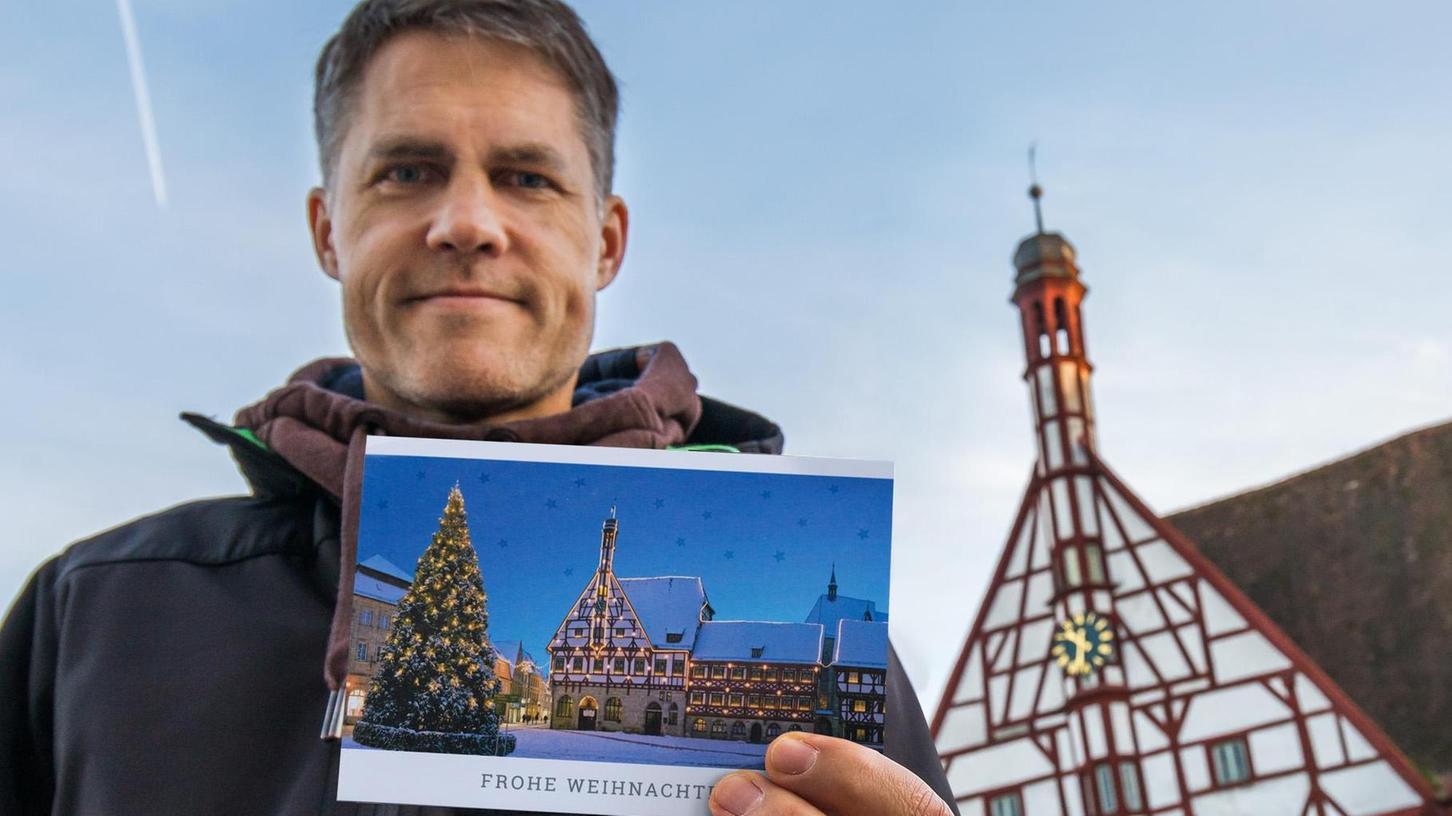 Stimmungsvolle Weihnachtskarte mit dem Forchheimer Rathaus