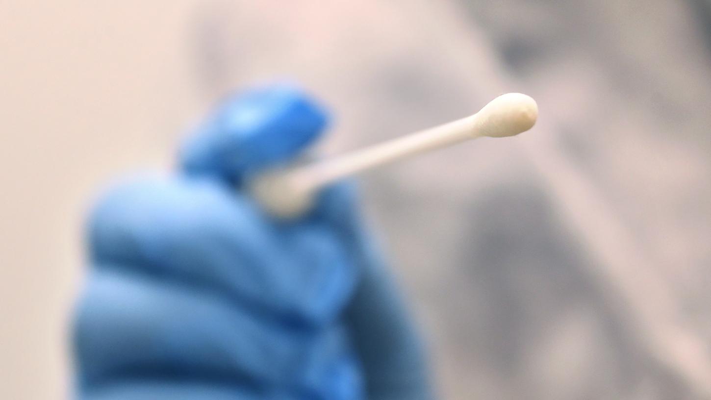 Bei den neuen Angeboten für den Landkreis ERH handelt es sich nicht um einen PCR-Test. Wer sich krank fühlt und einen PCR-Test benötigt, wird dort nicht getestet und muss einen Termin beispielsweise über das Testzentrum oder den Hausarzt vereinbaren.
Bei den neuen Angeboten für den Landkreis ERH handelt es sich nicht um einen PCR-Test. Wer sich krank fühlt und einen PCR-Test benötigt, wird dort nicht getestet und muss einen Termin beispielsweise über das Testzentrum oder den Hausarzt vereinbaren.
