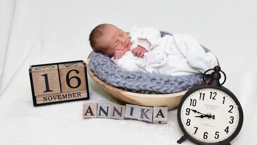 Annika kam am 15. November in der Klinik Hallerwiese zur Welt. Die kleine Dame ist 53 cm groß und wiegt 2970 g.
