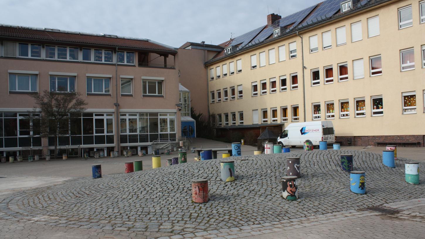 Zu sehen ist hier die Stephani-Schule: Laut Bürgermeister lassen sich dort alle Räume ausreichend lüften. Zu sehen ist hier die Stephani-Schule: Laut Bürgermeister lassen sich dort alle Räume ausreichend lüften.