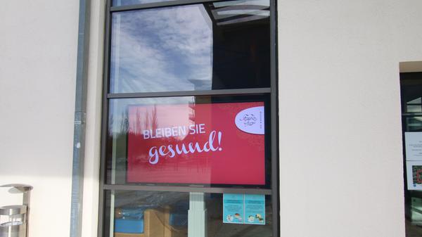 ... und kommen Sie bald wieder in die Therme soll dieser Wunsch am Haupteingang wohl bedeuten.