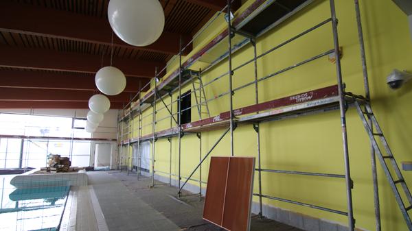 Was ist an dieser Wand wohl bald zu sehen?