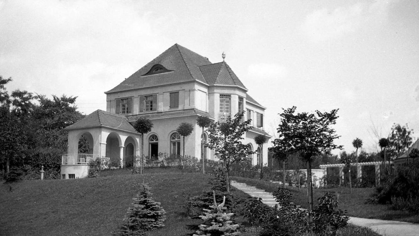 Wer kennt diese alte Villa in Fürth?