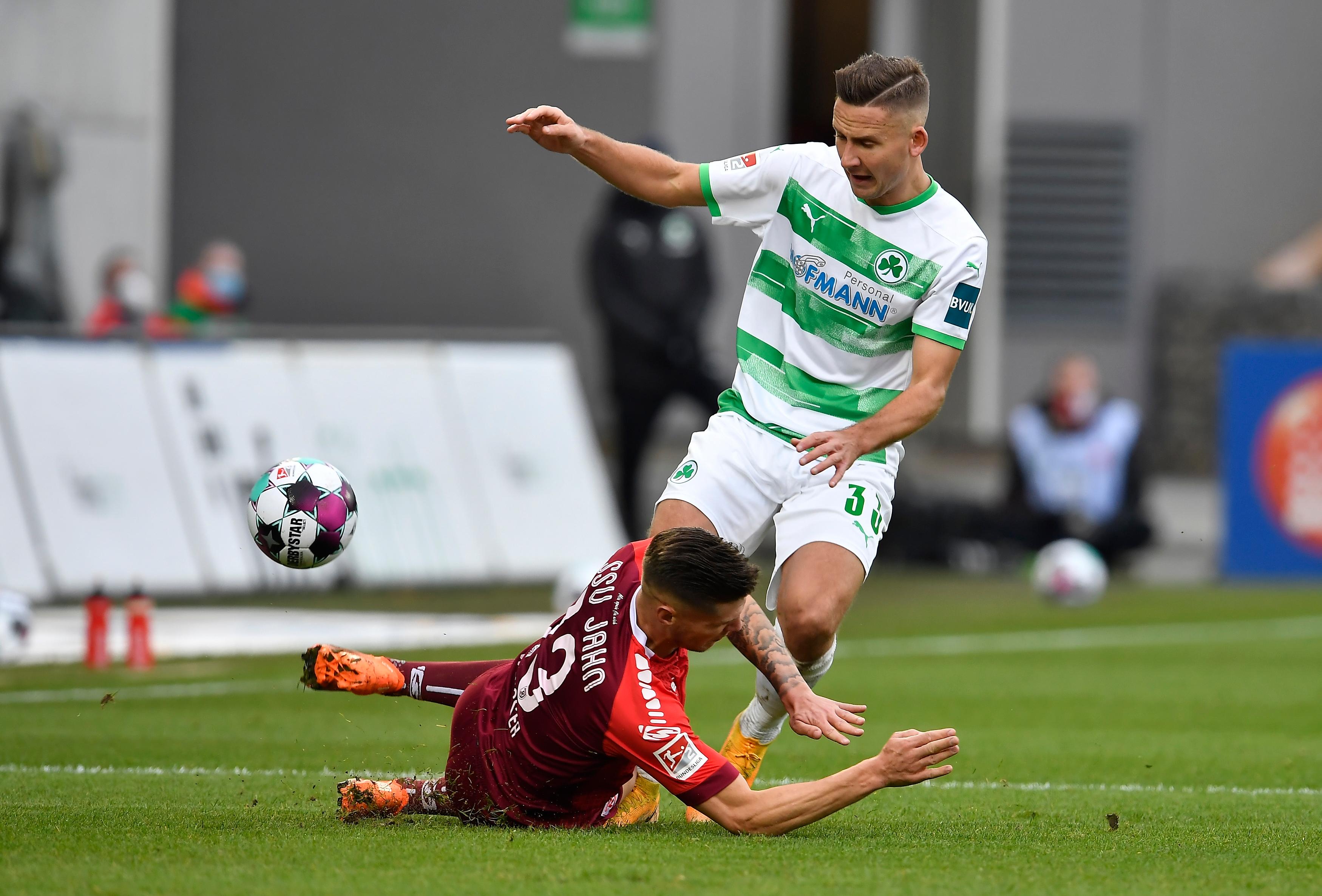 Paul Seguin: Fußballerisch wie immer sehr sehenswert, erzielte das wichtige 2:1, lenkte das Fürther Spiel und hätte nochmal treffen können – schickte in der Nachspielzeit den Ball ab er aus kurzer Distanz über das Tor.