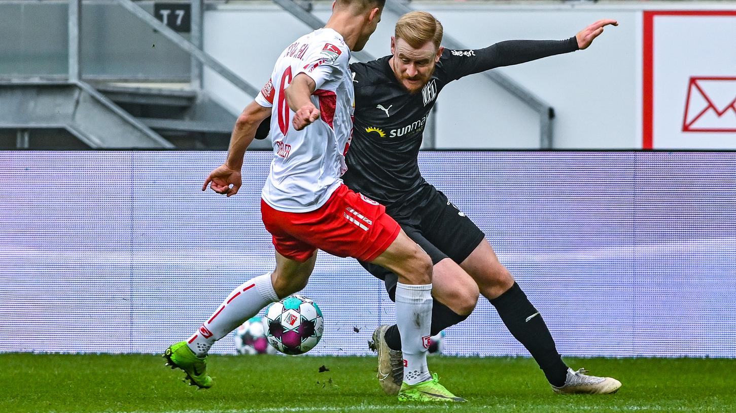 Wichtiger Mann im Osnabrücker Spiel: Ex-Nürnberger Sebastian Kerk traf in Regensburg dreimal für den VfL. Wichtiger Mann im Osnabrücker Spiel: Ex-Nürnberger Sebastian Kerk traf in Regensburg dreimal für den VfL.