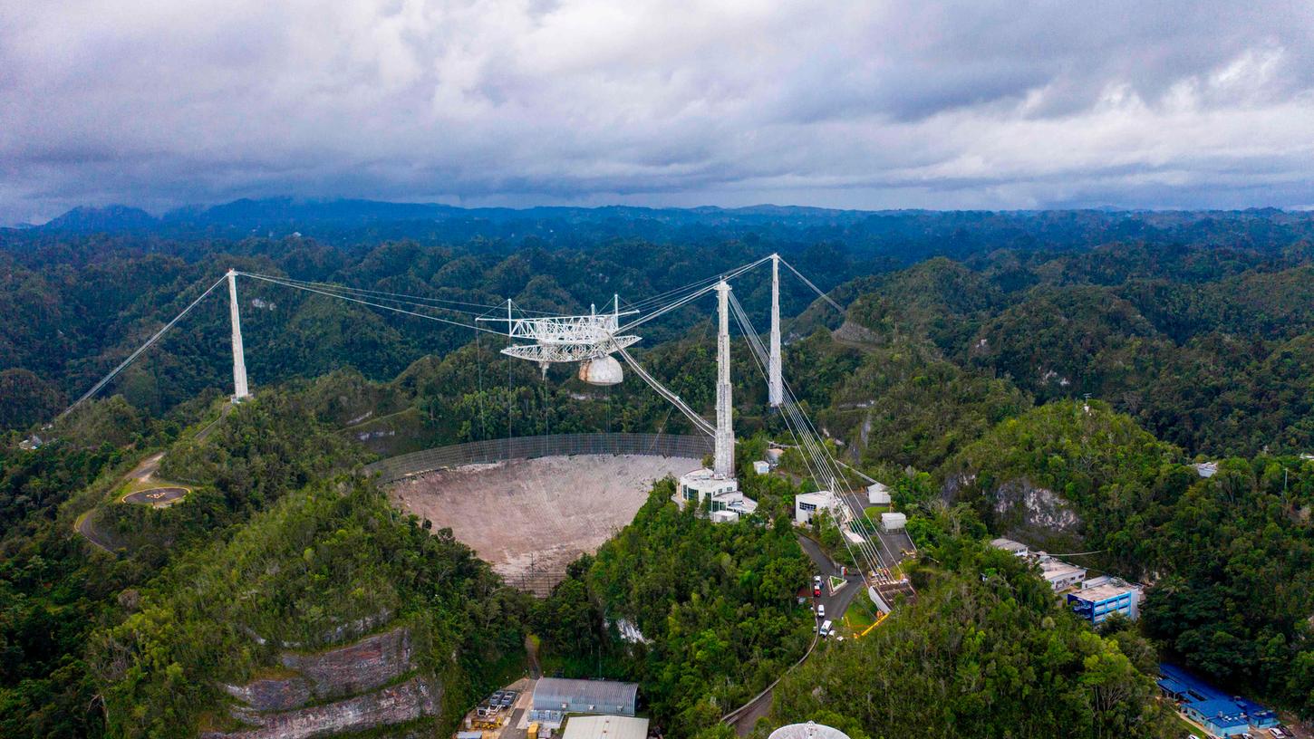 Aufgrund von Einsturzgefaahr wird das Arecibo-Teleskop demontiert.