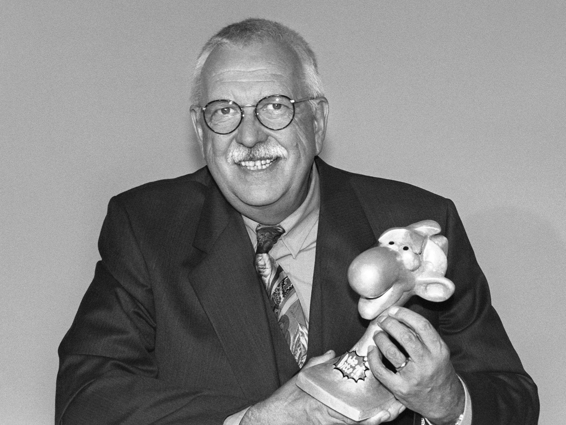 Durch die RTL-Show "Wie Bitte?!" wurde Geert Müller-Gerbes bundesweit bekannt. Am Montag, den 23. November, ist der der Journalist und Talkshow-Pionier im Alter von 83 Jahren gestorben. 