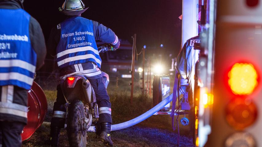 Flammen kilometerweit zu sehen: Großeinsatz bei Schwabach