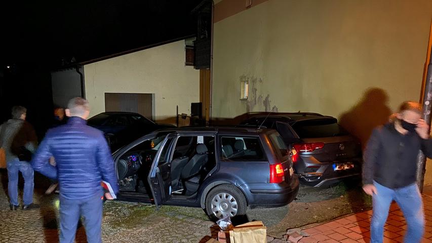 Größerer Polizeieinsatz in Wilhermsdorf - Polizist bei Festnahme verletzt