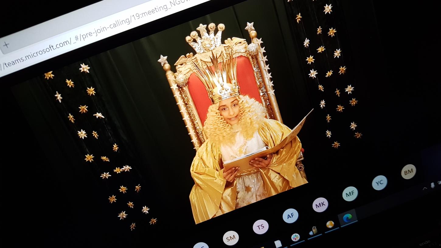 Das Christkind Benigna Munsi wird in der Adventszeit in einem digitalen Adventskalender zu finden sein, alle Auftritte im realen Leben sind abgesagt.
Das Christkind Benigna Munsi wird in der Adventszeit in einem digitalen Adventskalender zu finden sein, alle Auftritte im realen Leben sind abgesagt.