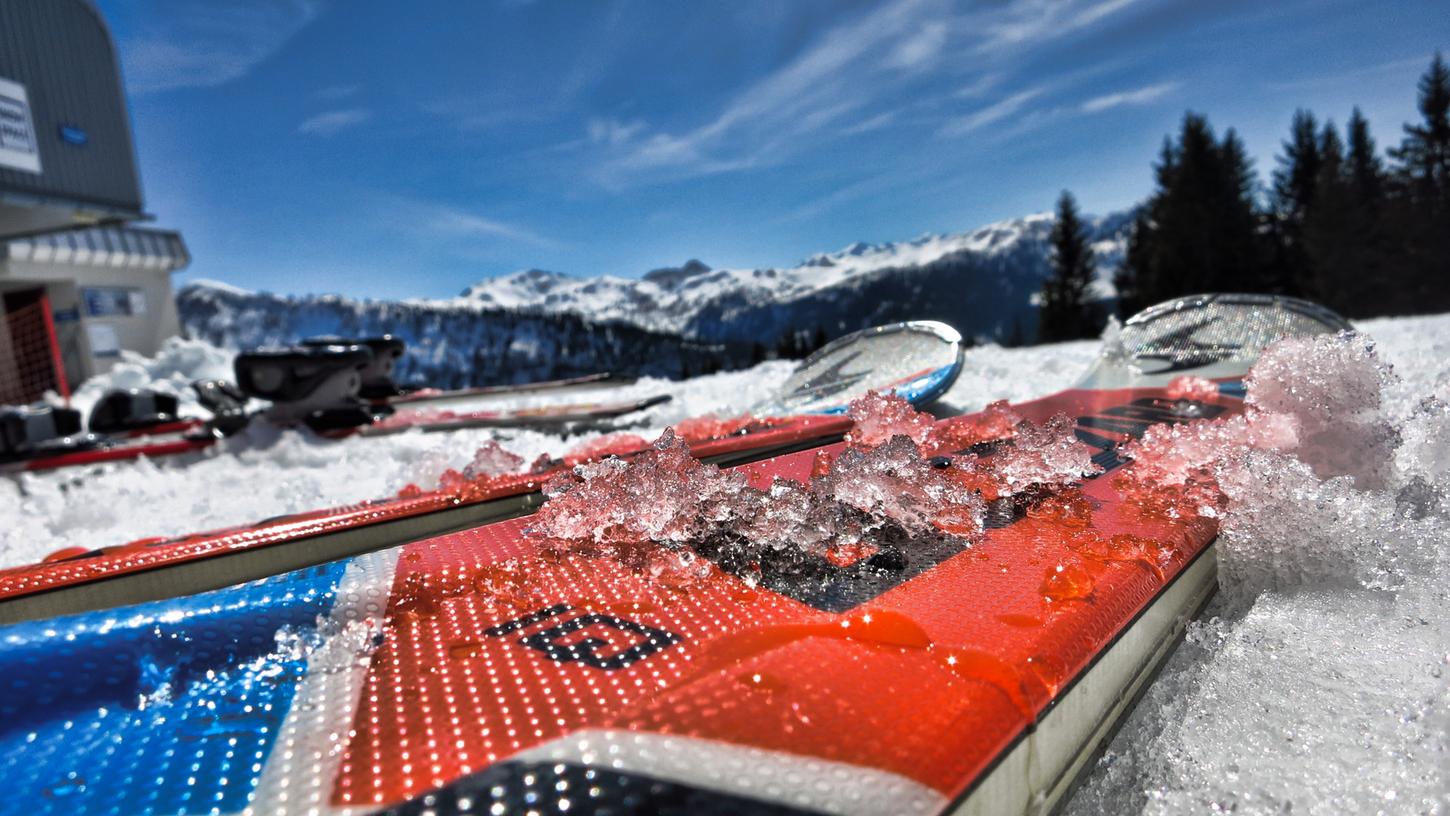 Ein Bild aus vor-pandemischer Zeit: Geht es nach Markus Söder, soll in diesem Winter kein Skilift fahren, kein Urlauber auf die Piste.
Ein Bild aus vor-pandemischer Zeit: Geht es nach Markus Söder, soll in diesem Winter kein Skilift fahren, kein Urlauber auf die Piste.