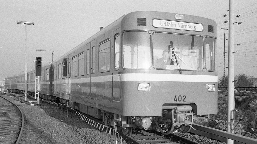 Aus eigener Kraft bewegte sich gestern zum erstenmal Nürnbergs U-Bahn-Zug einige 100 Meter. Hier geht es zum Kalenderblatt vom 25. November 1970: Mit dem Roten Blitz unterwegs.