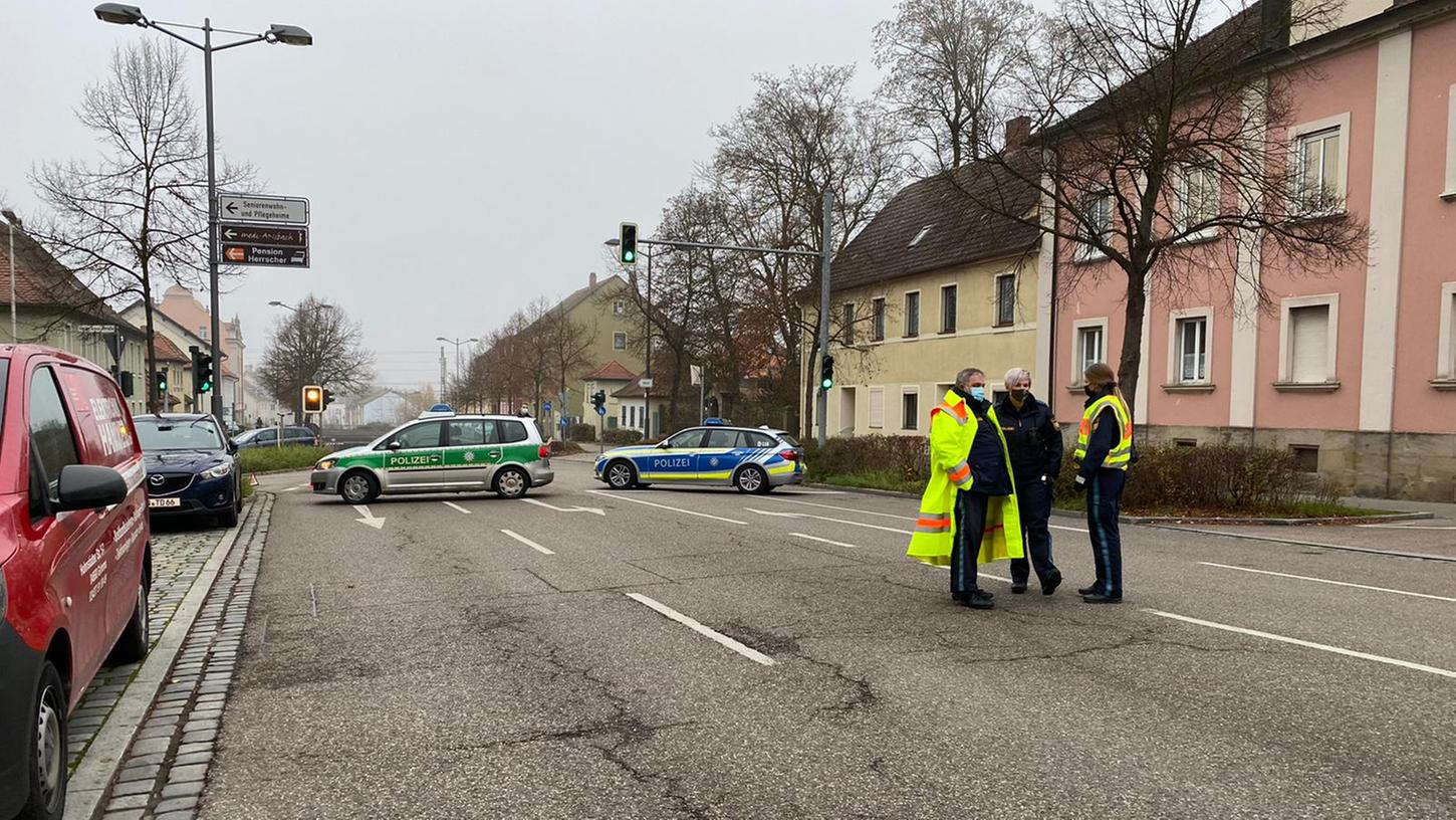 An der Ecke Triesdorfer Straße/Welser Straße ereignete sich der tödliche Unfall am Mittwochmorgen. 