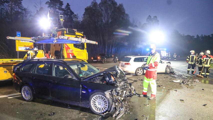 Nahe Bamberg: Fahrer nach Frontalzusammenstoß  schwer verletzt