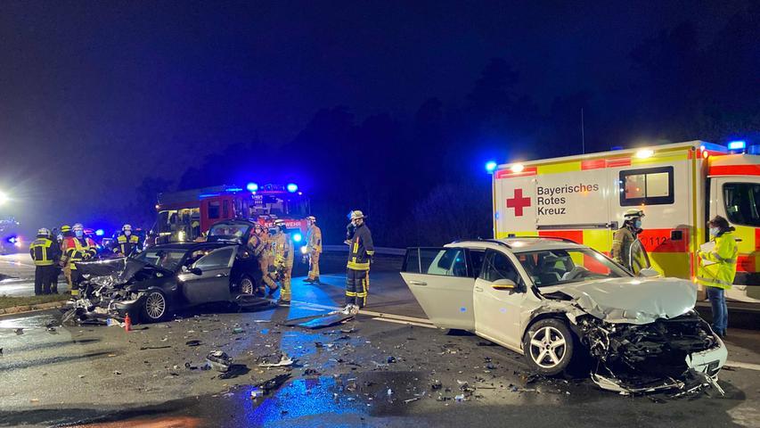 Nahe Bamberg: Fahrer nach Frontalzusammenstoß  schwer verletzt