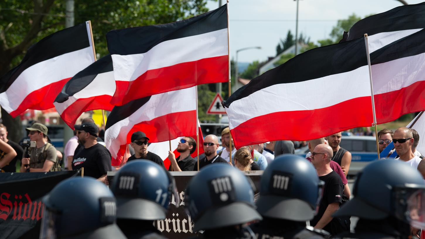 Anhänger der rechtsextremen Kleinstpartei Anhänger der rechtsextremen Kleinstpartei