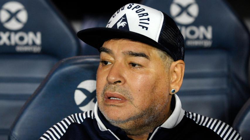 Nach seiner Amtszeit als Nationaltrainer Argentiniens kommt Maradona noch viel herum. So trainierte er unter anderem die arabischen Klubs Al-Wasl und Al-Fujairah SC, sowie den mexikanischen Verein Dorados de Sinaloa.