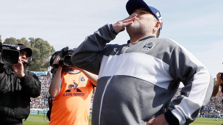 Bis zuletzt war Diego Maradona Trainer des argentinischen Klubs Gimnasia y Esgrima La Plata. Sein Vertrag galt bis zum Ende der Saison 2020/21.