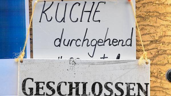 Die Restaurants bleiben vorerst geschlossen - wohl auch zu Weihnachten, wie es heißt. Der Beschluss soll kurz vor den Feiertagen aber noch einmal auf den Prüfstand gestellt werden.