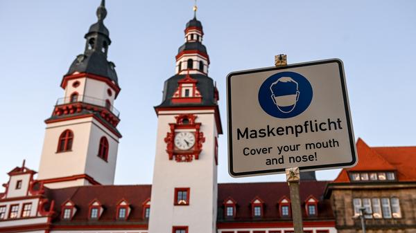 Die Maskenpflicht soll deutschlandweit noch einmal verschärft werden und an belebten Plätzen sowie in Innenstädten gelten. Bayern hat hier aber bereits relativ strenge Regeln.