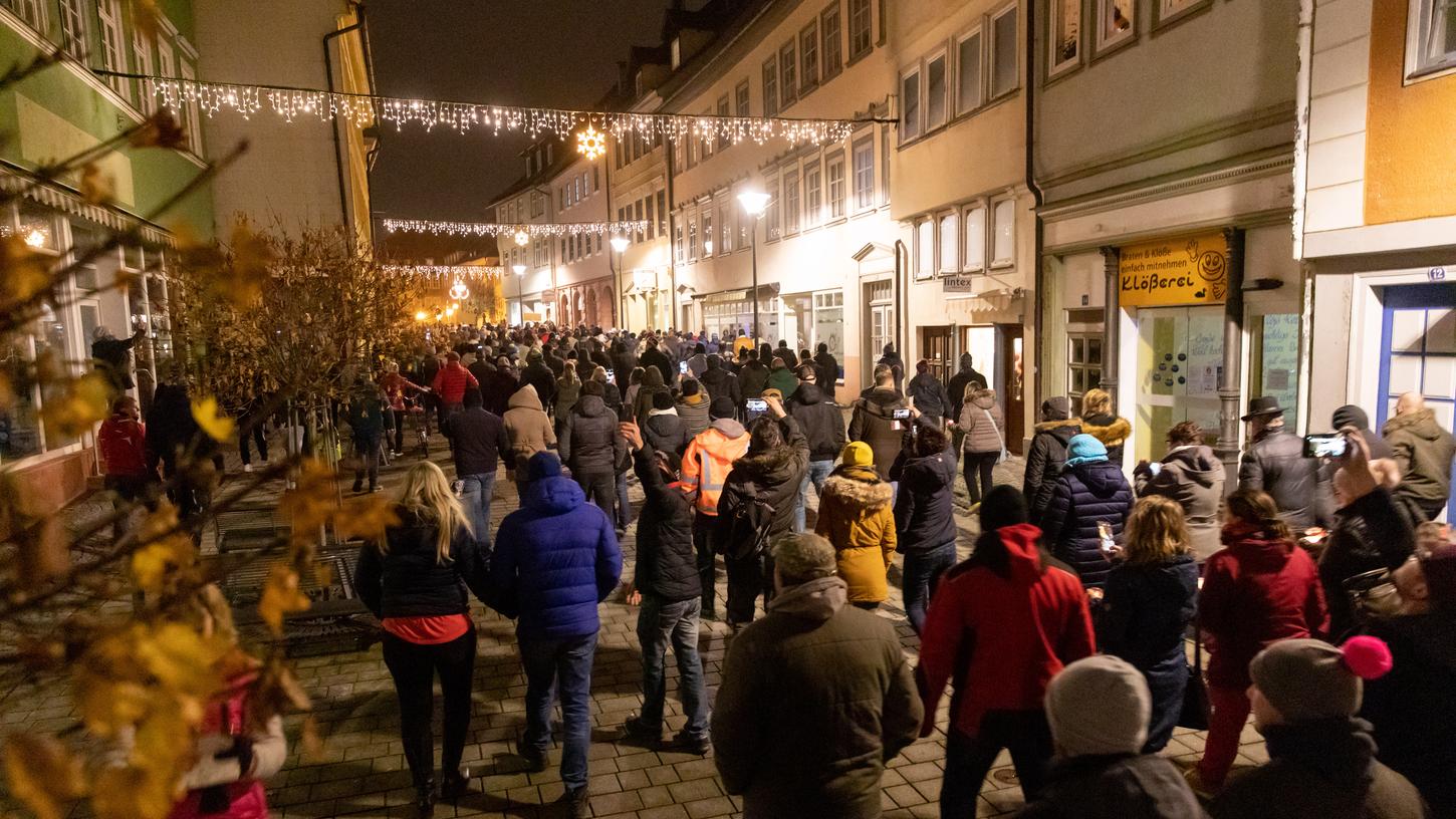 Der Landkreis Hildburghausen gilt als Deutschlands schwierigster Corona-Hotspot. Dennoch protestierten dort Hunderte gegen die Infektionsschutzregeln. 
