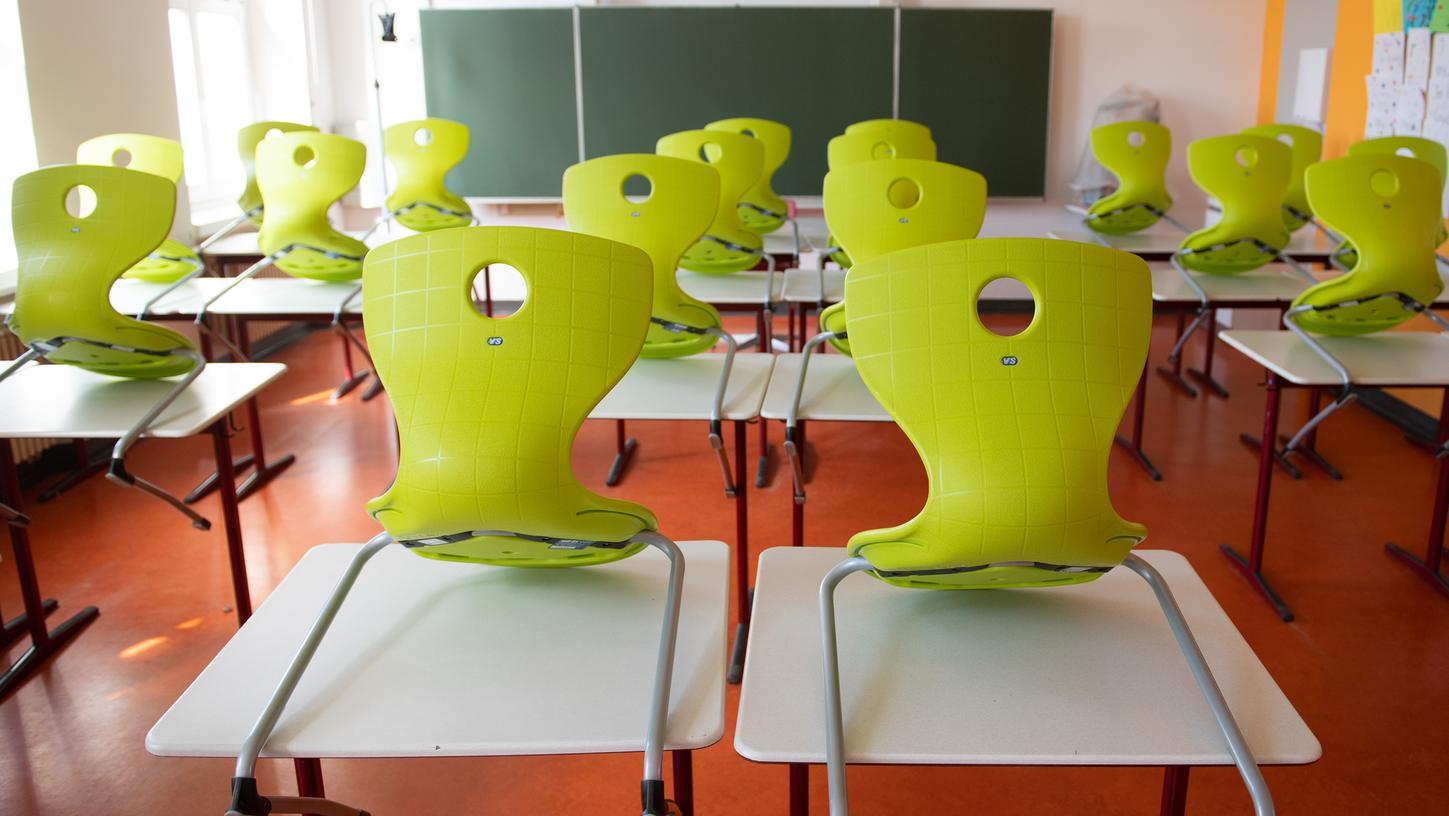 Schule zu - und nun? Für viele berufstätige Eltern stellen die verlängerten Weihnachtsferien betreuungstechnisch ein Problem dar.
Schule zu - und nun? Für viele berufstätige Eltern stellen die verlängerten Weihnachtsferien betreuungstechnisch ein Problem dar.