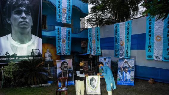 Kerzen, Schreine und viele Tränen: So trauert die Welt um Fußballlegende Diego Maradona