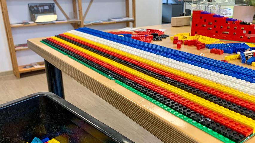 Basteln für Barrierefreiheit: Würzburger Verein baut Rampen aus bunten Legos
