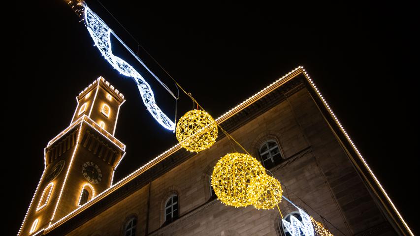 Lichterglanz: Die Weihnachtsbeleuchtung lässt Fürths Innenstadt erstrahlen
