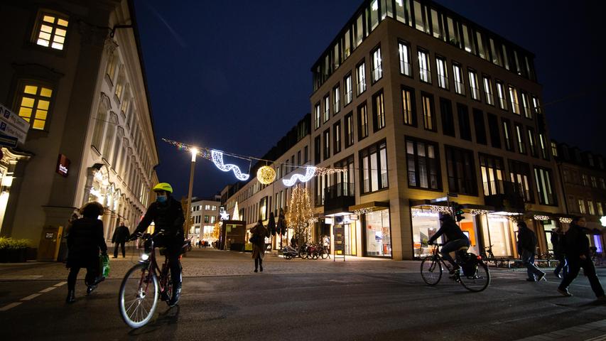 Lichterglanz: Die Weihnachtsbeleuchtung lässt Fürths Innenstadt erstrahlen