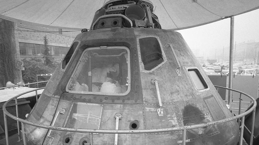 Ein geradezu historisches wie futuristisches Stück Weltgeschichte: Die Raumkapsel der Apollo 10-Mission war zu Gast in Nürnberg. Auf dem Quelle-Gelände drängten sich die Besucher. Hier geht es zum Kalenderblatt vom 29. November 1970: Zeugnis einer gefahrvollen Reise   