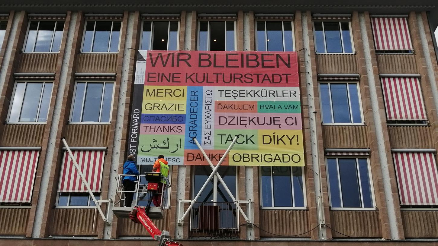 Kurz nach der Verkündung des Titels für Chemnitz, postulierte Nürnberg an der Rathausfassade: "Wir bleiben eine Kulturstadt". Jetzt muss die Stadt erstmal ihr "Abschlusszeugnis" der Bewerbungsjury zur Kenntnis nehmen.