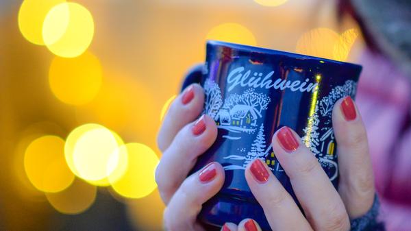 Menschenansammlungen sollen auf jeden Fall vermieden werden; in der Weihnachtszeit machte das Wort für Leute an Glühweinständen die Runde, die mancherorts gesehen wurden.